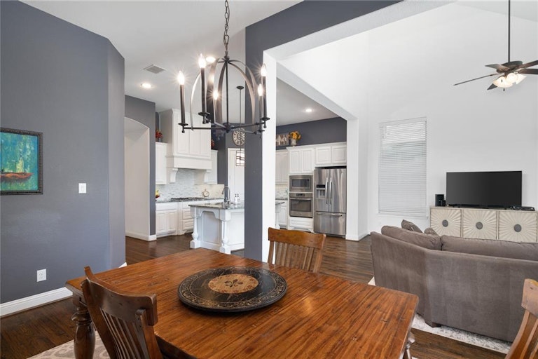 Photo 9 of 40 - 1317 Skyflower Ln, Celina, TX 75009