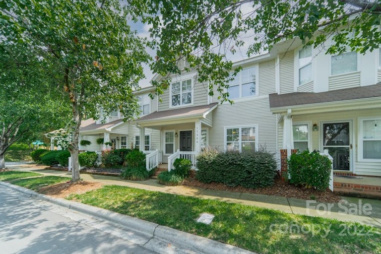 Photo 3 of 33 - 17360 Villanova Rd, Huntersville, NC 28078