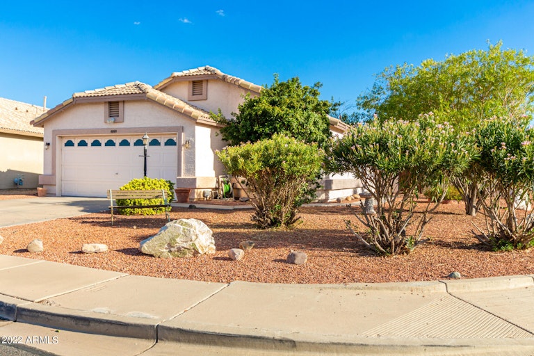 Photo 2 of 25 - 10865 W Ventana Dr E, Sun City, AZ 85373