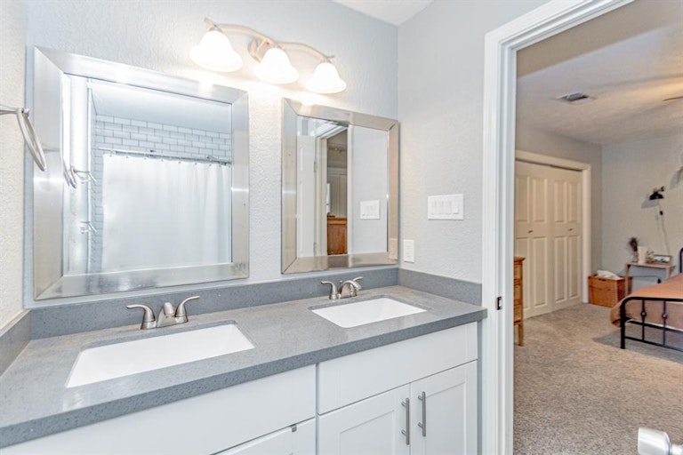 Photo 13 of 24 - 16930 Creek Line Dr, Friendswood, TX 77546