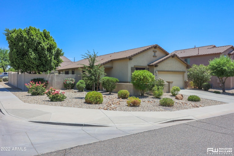 Photo 3 of 40 - 5414 W Straight Arrow Ln, Phoenix, AZ 85083