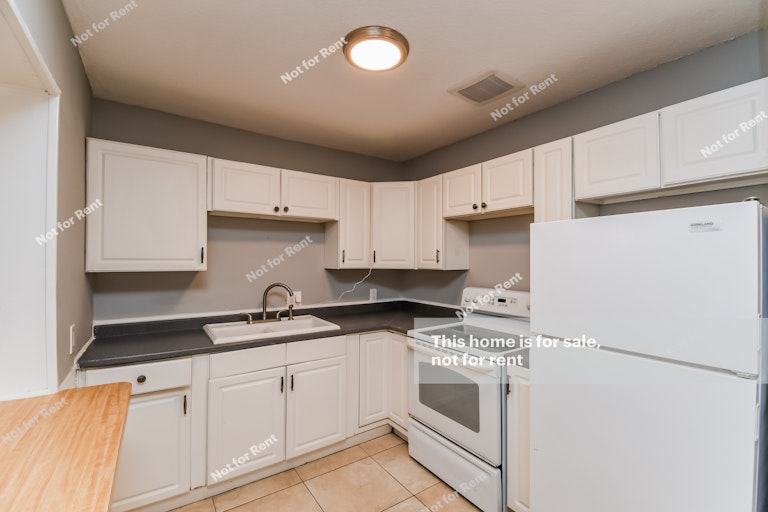 Photo 13 of 27 - 8858 Atter Ln, Jacksonville, FL 32216
