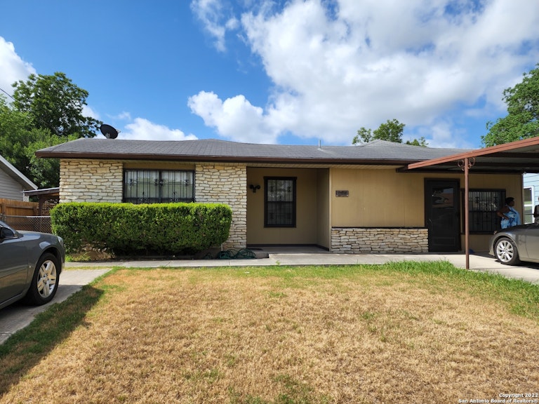 Photo 2 of 16 - 6538 Buena Vista St, San Antonio, TX 78237