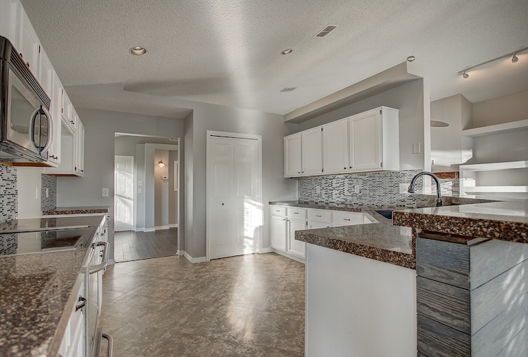Photo 2 of 33 - 22 Moor Green Ct, Ocoee, FL 34761