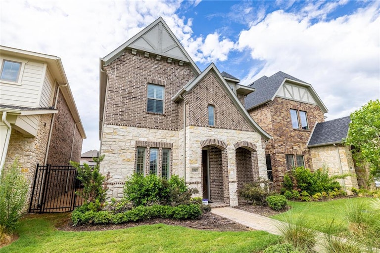 Photo 26 of 30 - 1503 English Blue Ln, Arlington, TX 76005