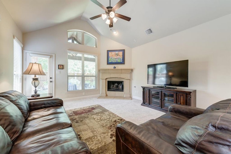 Photo 20 of 40 - 2701 Twinflower Dr, Fort Worth, TX 76244