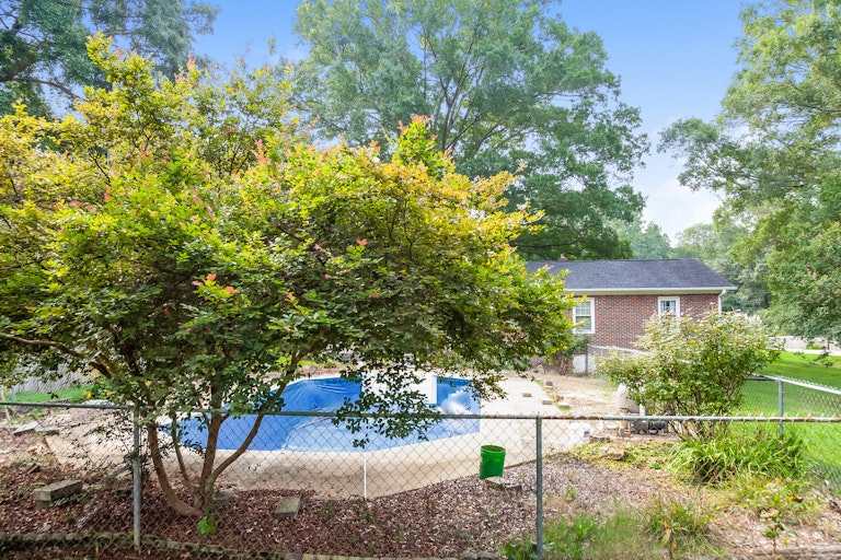 Photo 5 of 25 - 133 Harrison Dr, Belmont, NC 28012