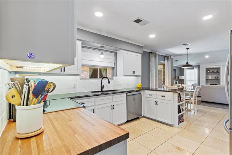 Photo 13 of 26 - 2117 Newcastle Cir, Plano, TX 75075