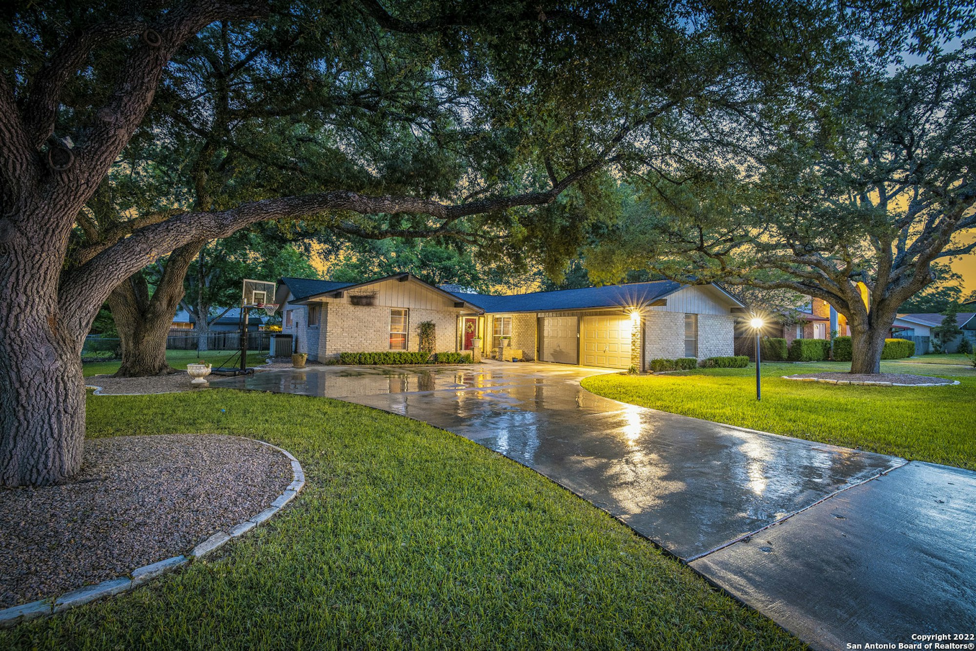 Photo 1 of 40 - 117 Norris Dr W, Converse, TX 78109