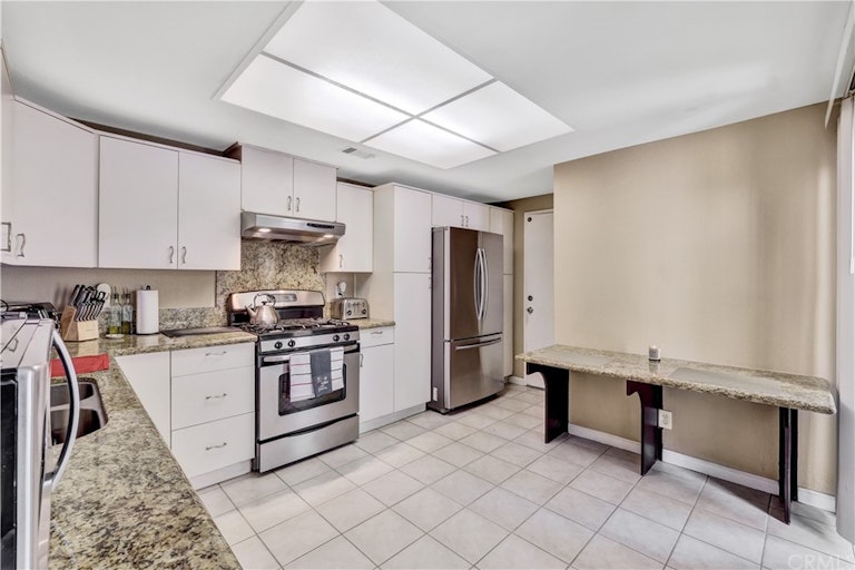 Photo 13 of 31 - 1974 E Lynwood Dr #2B, San Bernardino, CA 92404