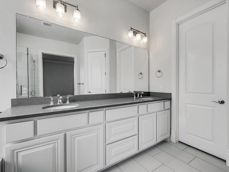 Photo 23 of 39 - 11121 Smoky Oak Ct, Argyle, TX 76226