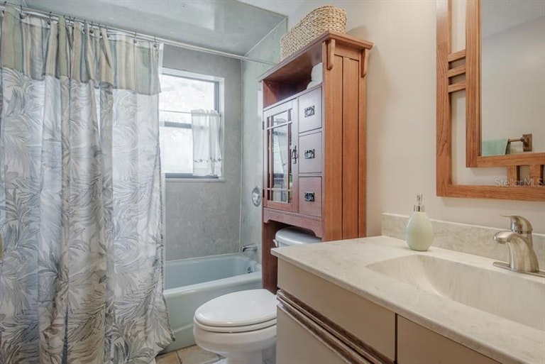 Photo 16 of 25 - 6943 Rivergate Ave, Temple Terrace, FL 33637