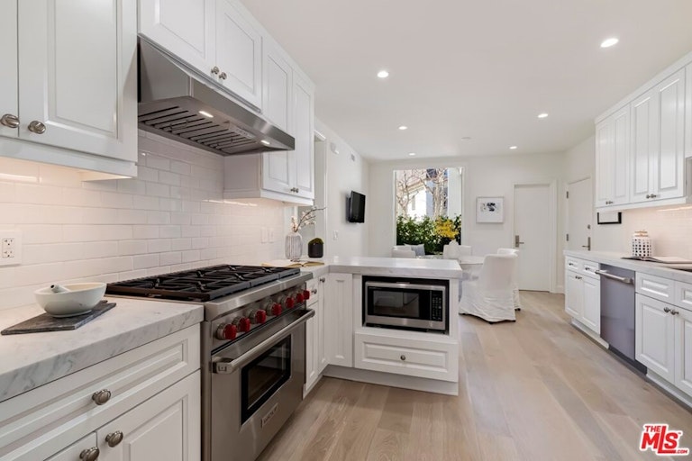 Photo 7 of 24 - 10106 Empyrean Way #201, Los Angeles, CA 90067