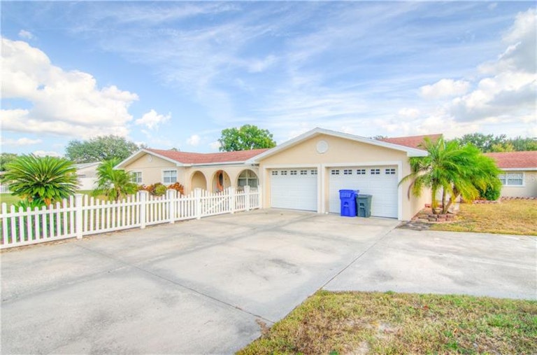 Photo 4 of 25 - 790 N 8th St, Eagle Lake, FL 33839