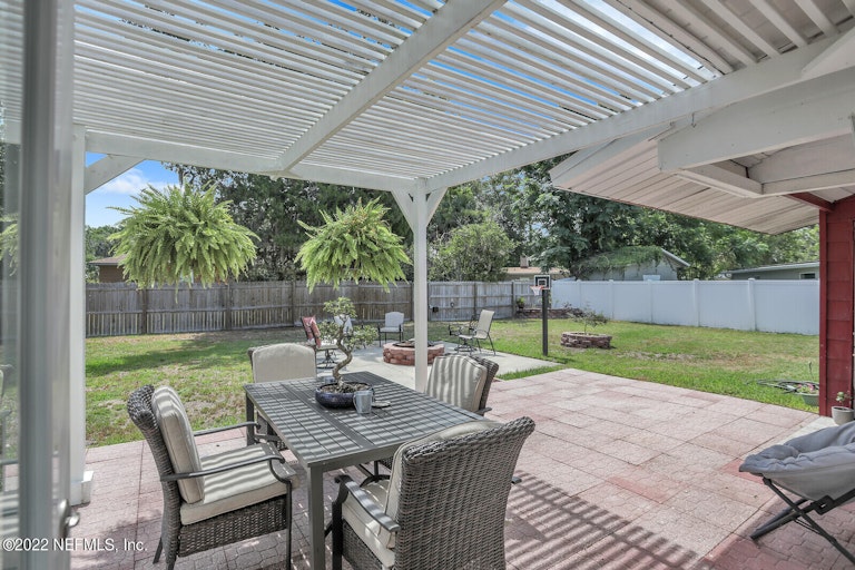 Photo 23 of 27 - 557 Laurina St, Jacksonville, FL 32216