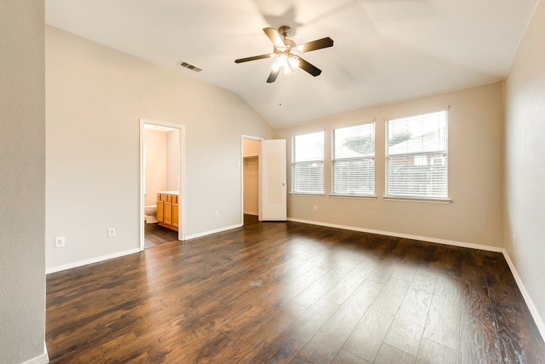 Photo 12 of 26 - 3608 Bandera Ranch Rd, Roanoke, TX 76262