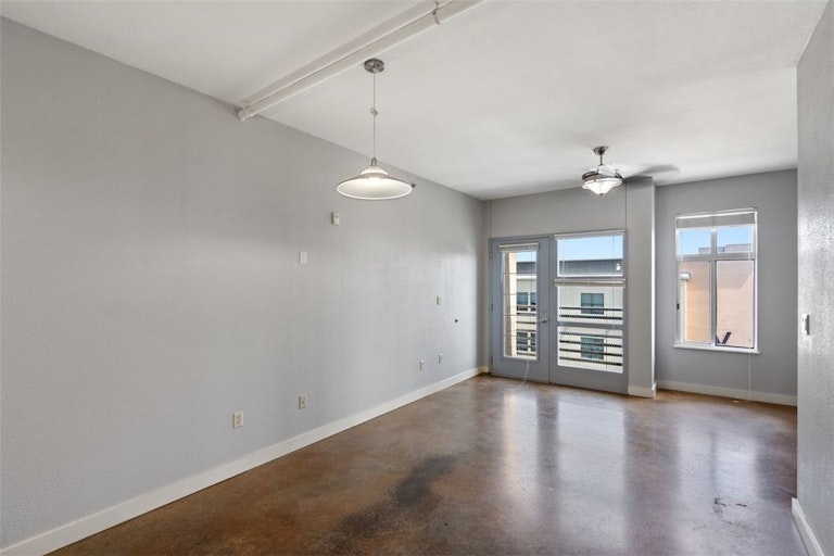 Photo 5 of 32 - 711 W 26th St #701, Austin, TX 78705