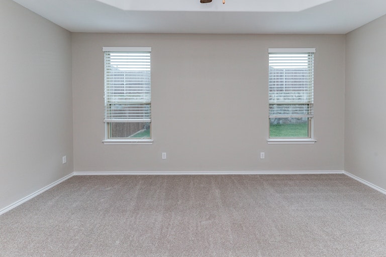 Photo 15 of 25 - 8945 Jewel Flower Dr, Fort Worth, TX 76131