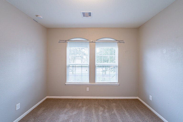 Photo 17 of 35 - 18226 Russett Green Dr, Tomball, TX 77377
