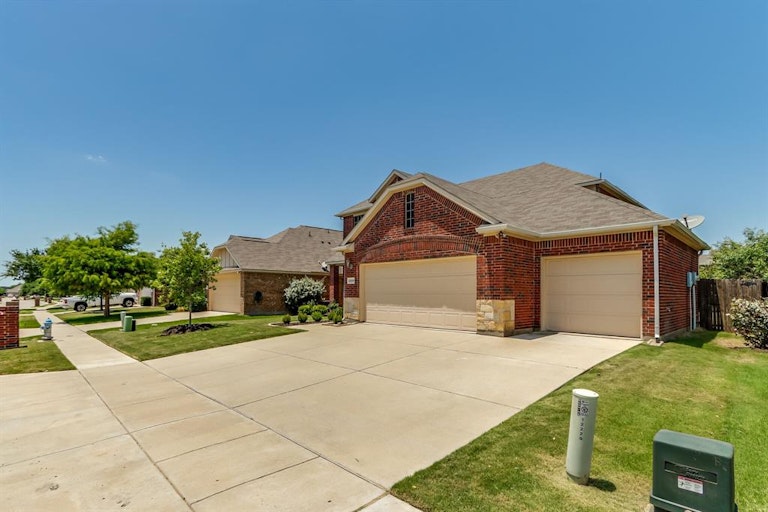 Photo 3 of 40 - 12229 Candle Island Dr, Frisco, TX 75036