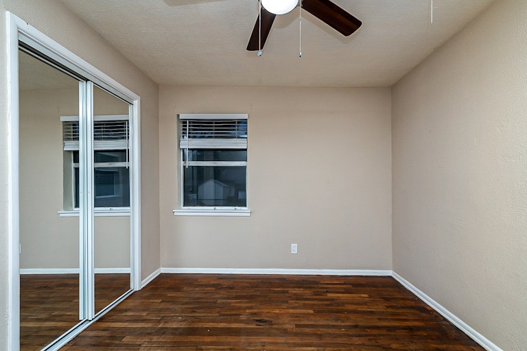 Photo 12 of 17 - 1008 Powell Rd, Mesquite, TX 75149