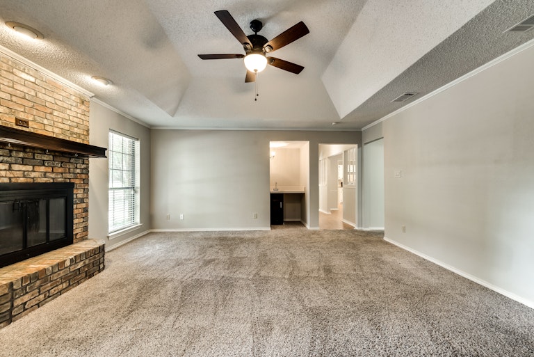 Photo 12 of 26 - 3615 Dalton Dr, Corinth, TX 76208