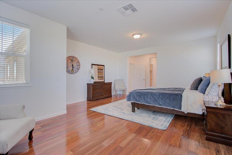 Photo 18 of 43 - 10082 Mud Hen Way, Elk Grove, CA 95757