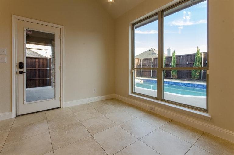 Photo 13 of 33 - 3058 Lakefield Dr, Little Elm, TX 75068