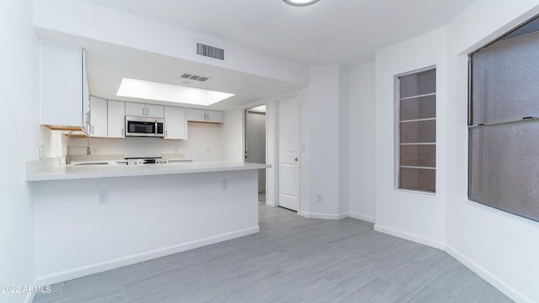 Photo 4 of 26 - 2422 E Villa Maria Dr, Phoenix, AZ 85032
