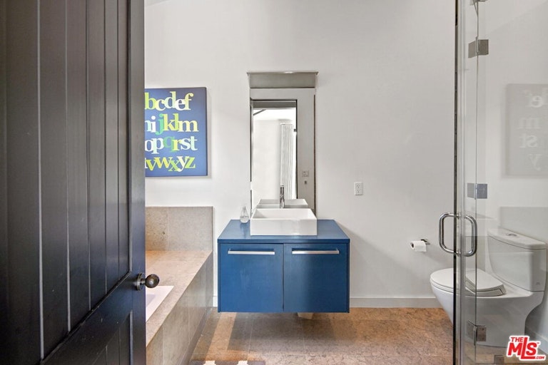 Photo 18 of 24 - 115 S Edinburgh Ave, Los Angeles, CA 90048