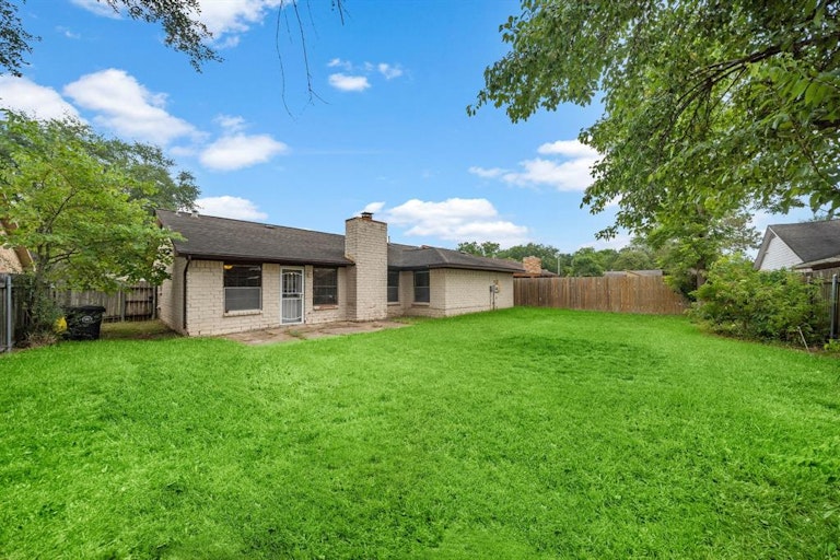 Photo 19 of 20 - 2518 Sage Brush Ln, Sugar Land, TX 77479