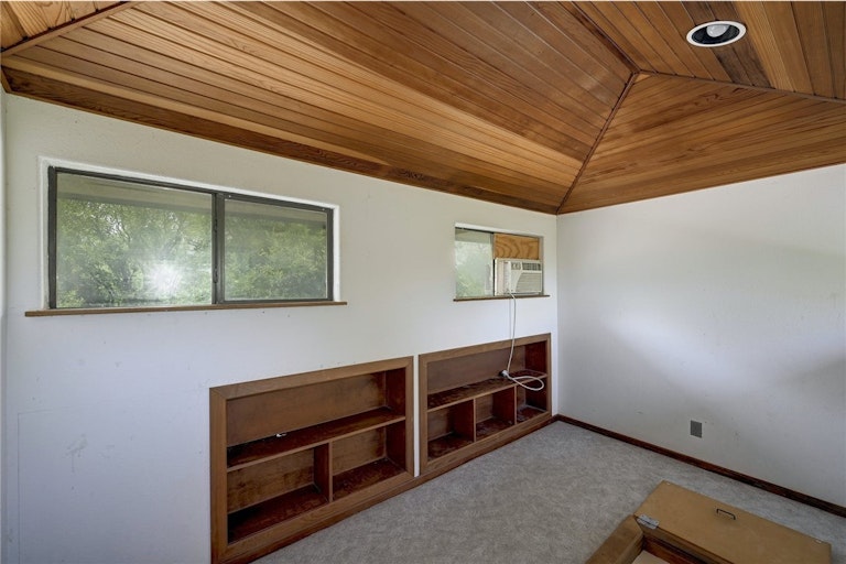 Photo 18 of 37 - 126 Deer Run Dr, Cedar Creek, TX 78612