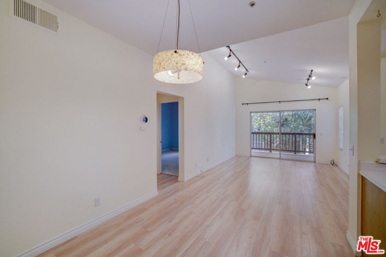 Photo 14 of 23 - 211 Gallery Way, Tustin, CA 92782