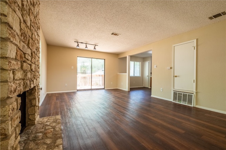 Photo 3 of 32 - 9000 Mountain Ridge Dr, Austin, TX 78759