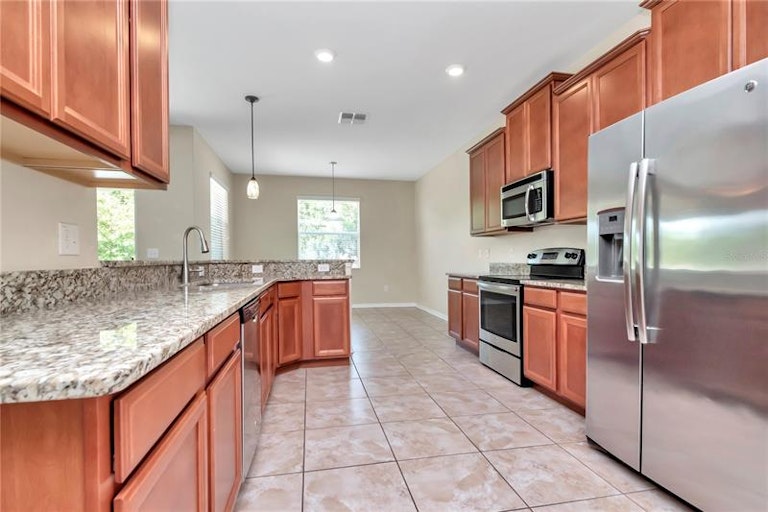 Photo 17 of 47 - 1964 Hawks View Dr, Ruskin, FL 33570