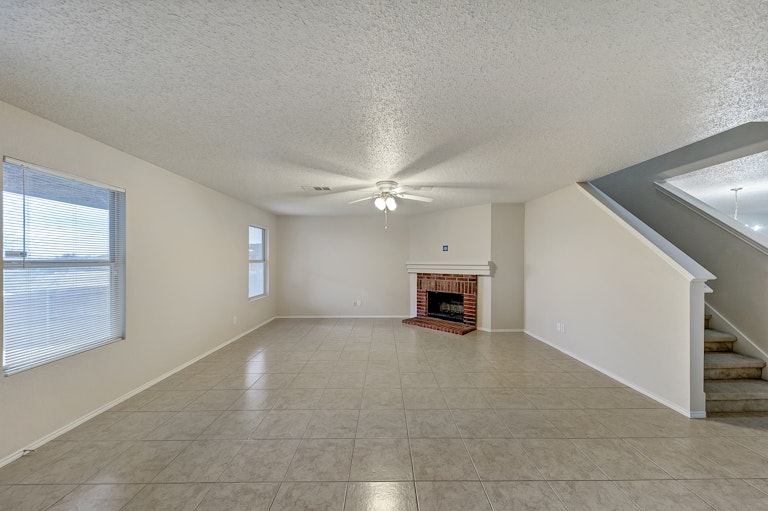 Photo 10 of 37 - 5301 Royal Birkdale Dr, Fort Worth, TX 76135