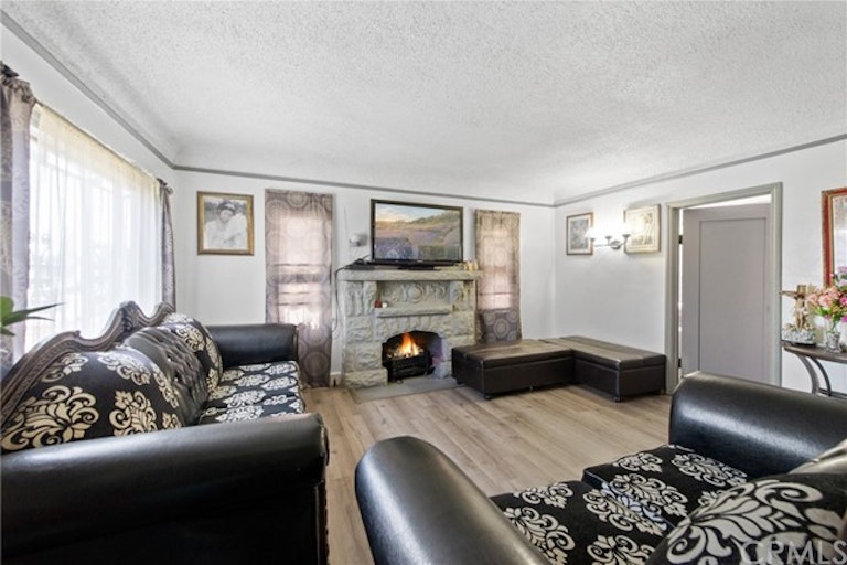 Photo 11 of 30 - 1123 E 80th St, Los Angeles, CA 90001