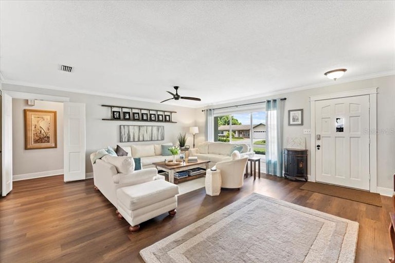 Photo 5 of 32 - 9024 Lake Hope Dr, Maitland, FL 32751