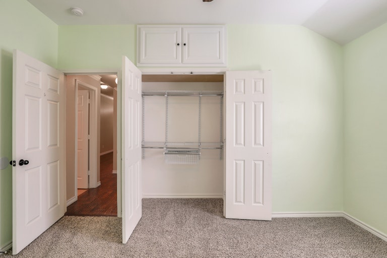 Photo 19 of 25 - 8705 Vista Royale Dr, Fort Worth, TX 76108