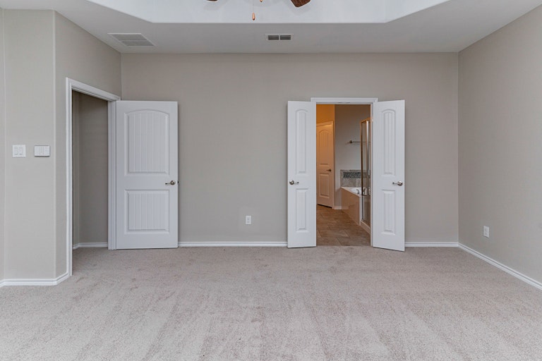 Photo 16 of 25 - 8945 Jewel Flower Dr, Fort Worth, TX 76131
