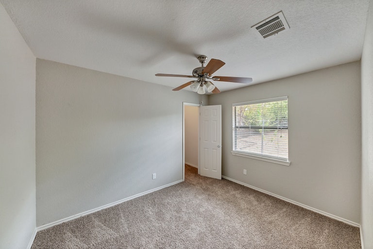 Photo 13 of 20 - 7374 Beckwood Dr, Fort Worth, TX 76112