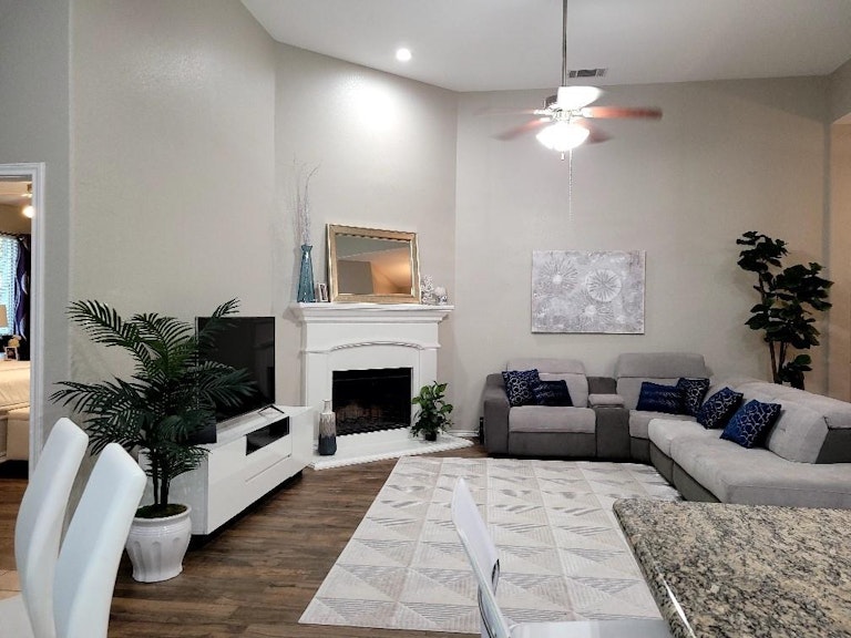 Photo 11 of 15 - 1428 Melanie Trl, Midlothian, TX 76065