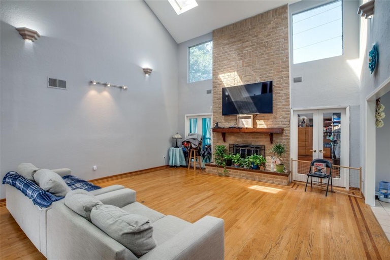 Photo 11 of 36 - 18303 Running Vine Ln, Spring, TX 77379