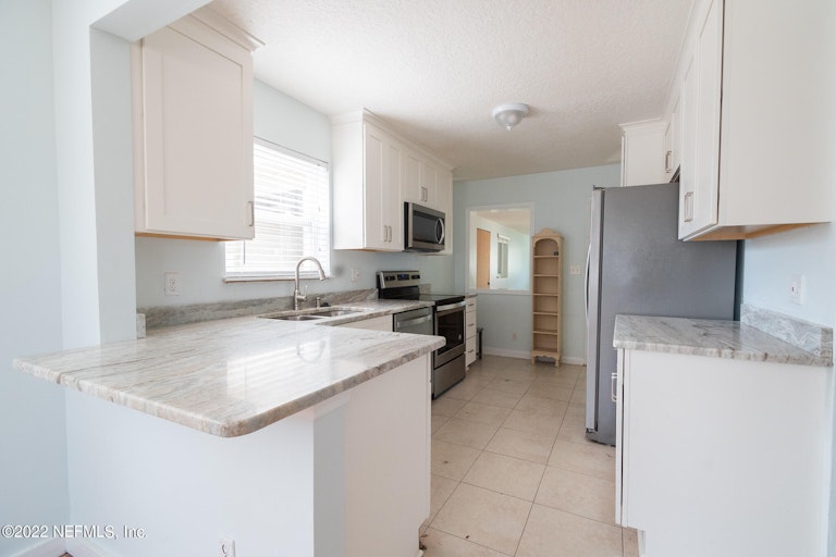 Photo 9 of 20 - 1225 15th Ave N, Jacksonville Beach, FL 32250