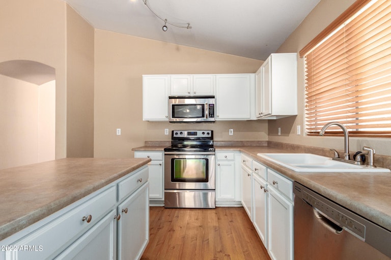 Photo 9 of 29 - 8227 W Apache St, Phoenix, AZ 85043