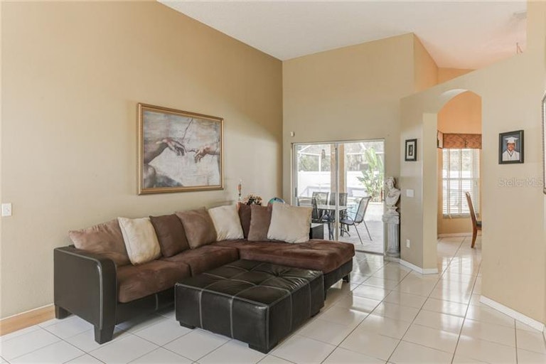 Photo 6 of 25 - 13733 Antler Point Dr, Tampa, FL 33626