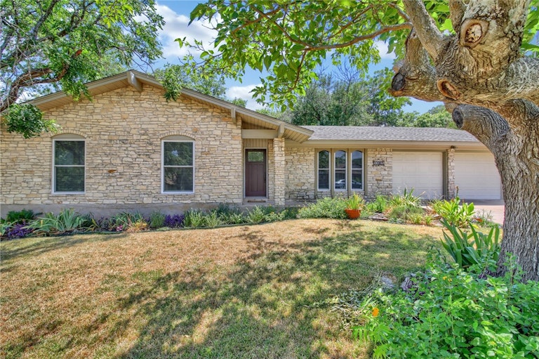 Photo 2 of 36 - 1107 Rebbeca Dr, Austin, TX 78758