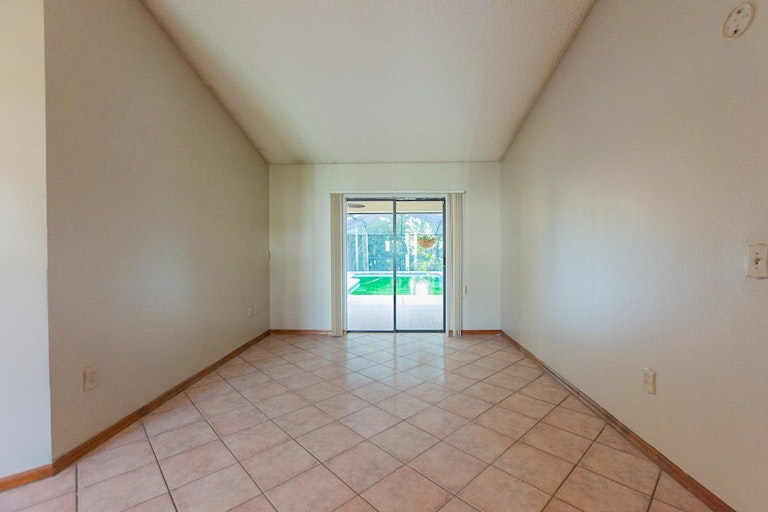 Photo 12 of 28 - 5422 Overlook Pt, Lakeland, FL 33812