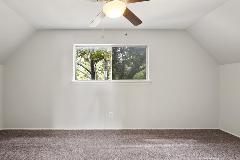 Photo 21 of 25 - 309 Jasmine Ct, Burleson, TX 76028