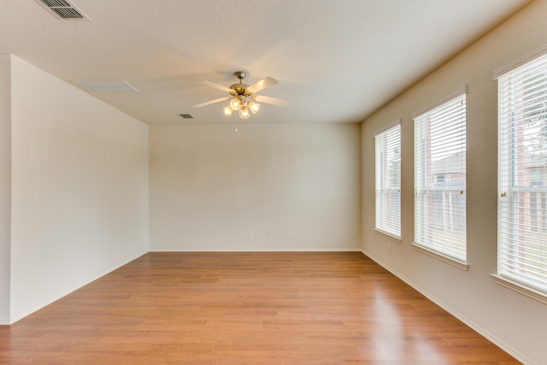 Photo 17 of 35 - 533 Mystic River Trl, Fort Worth, TX 76131